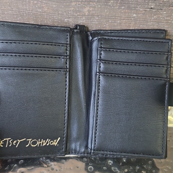 Betsey Johnson Black Skull Embossed Wallet, NWT - Picture 3 of 4